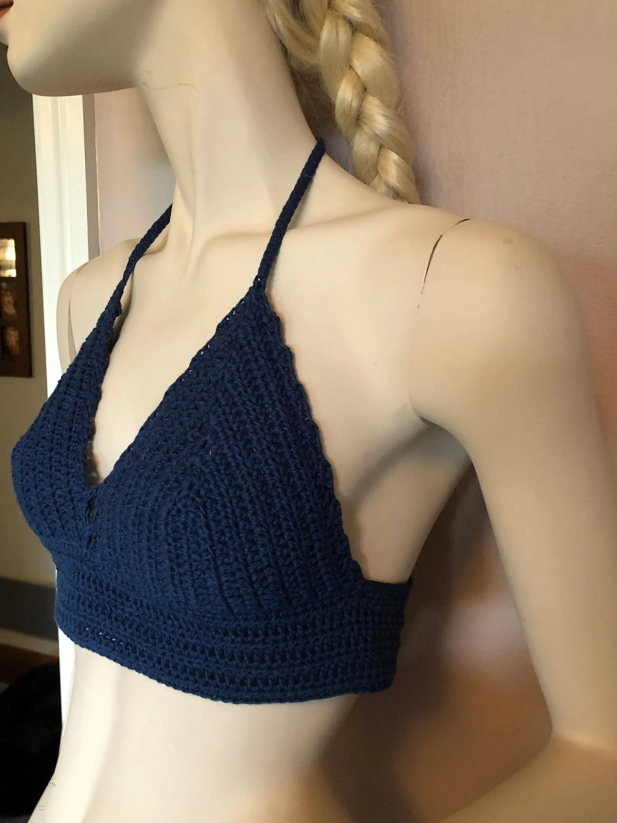 Mørkeblå heklet bikinitopp