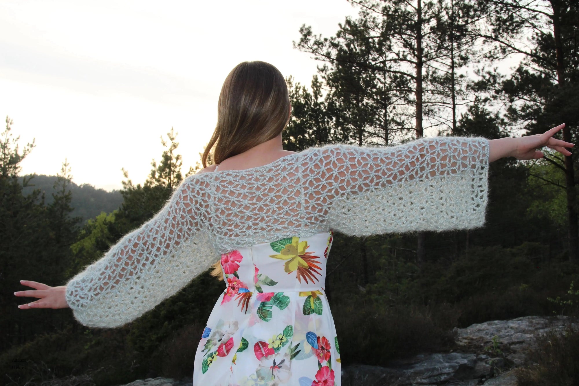 Poncho-Bolero-Cape-Dame-Oppskrifter Heklerier