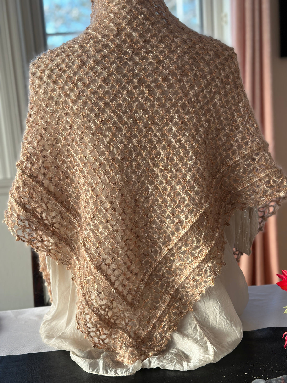 Elisabeths Blondesjal - med Kid Silk Heklerier