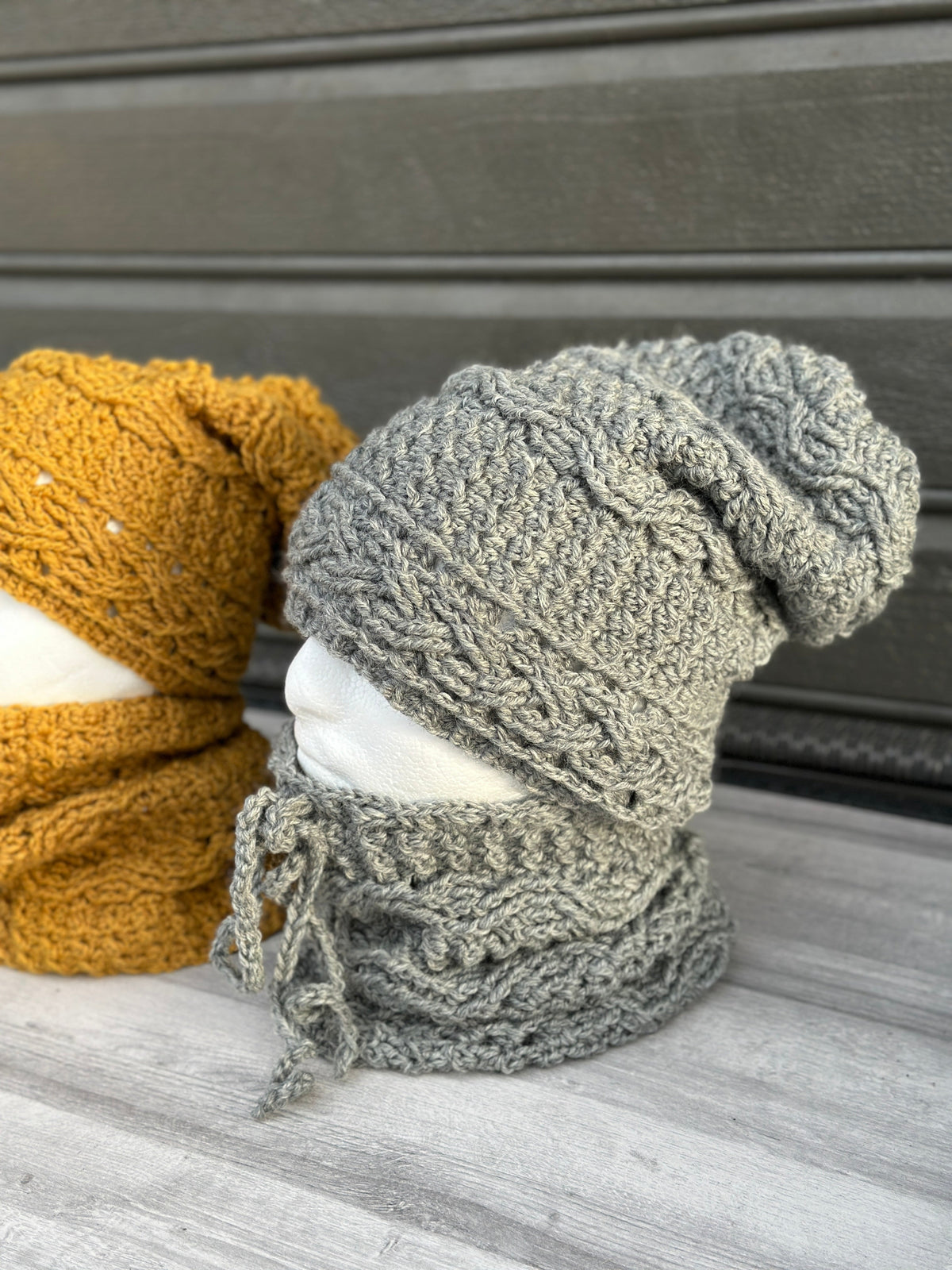 (Kopi) Baggy flettelue og hals - oppskrift Heklerier