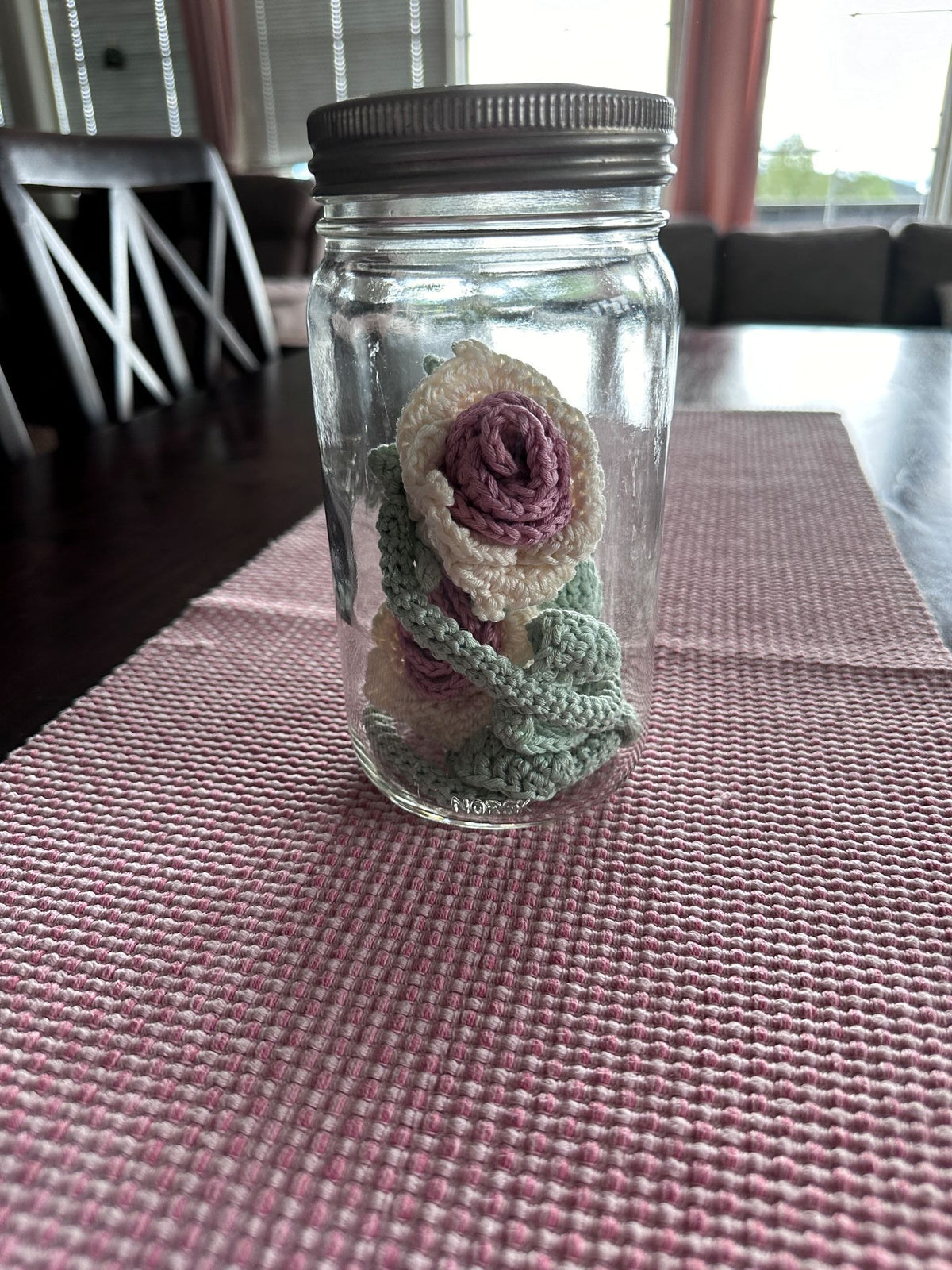 Heklet roser i Norgesglass Heklerier