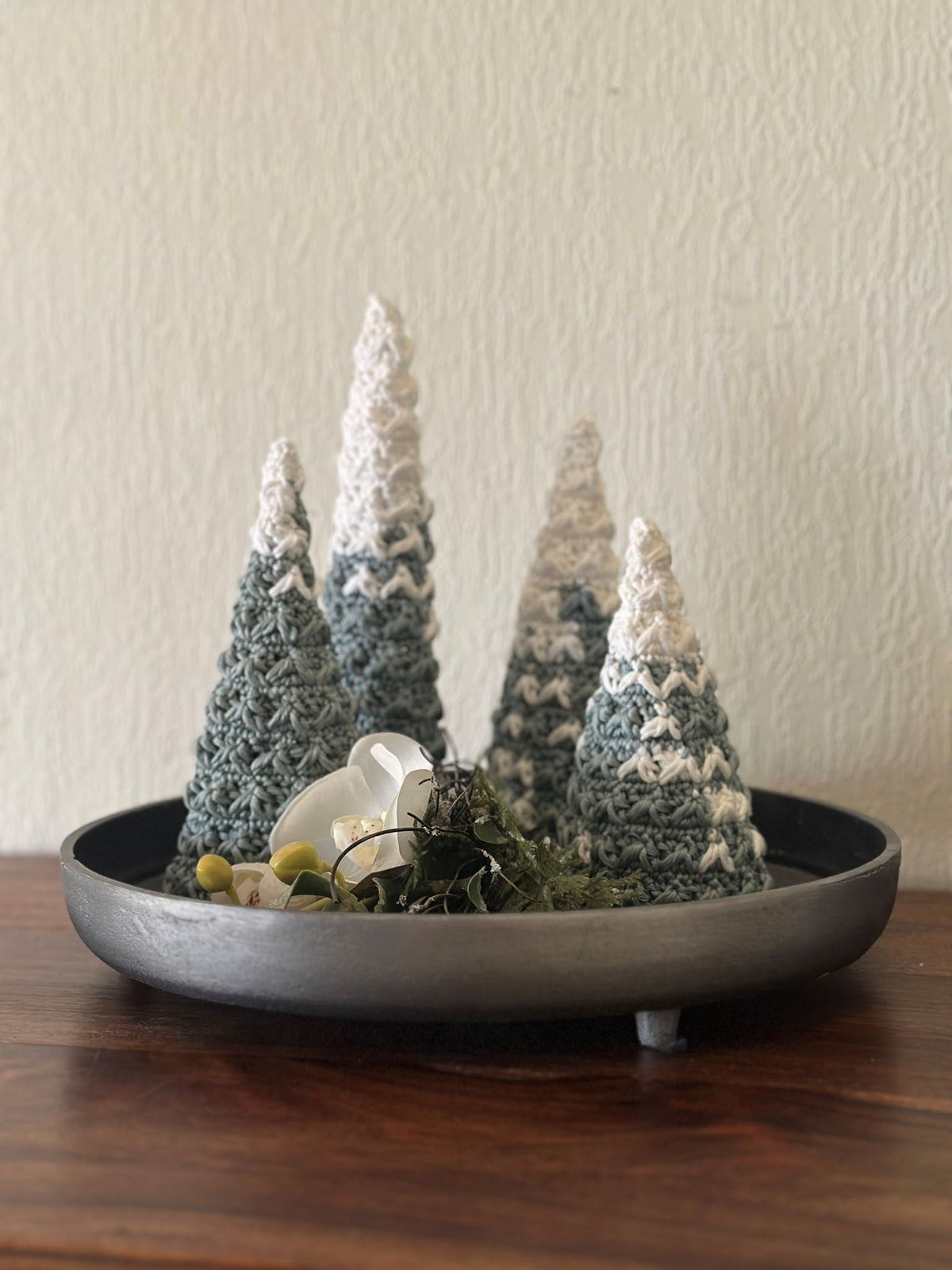 Juletrær med snø Heklerier