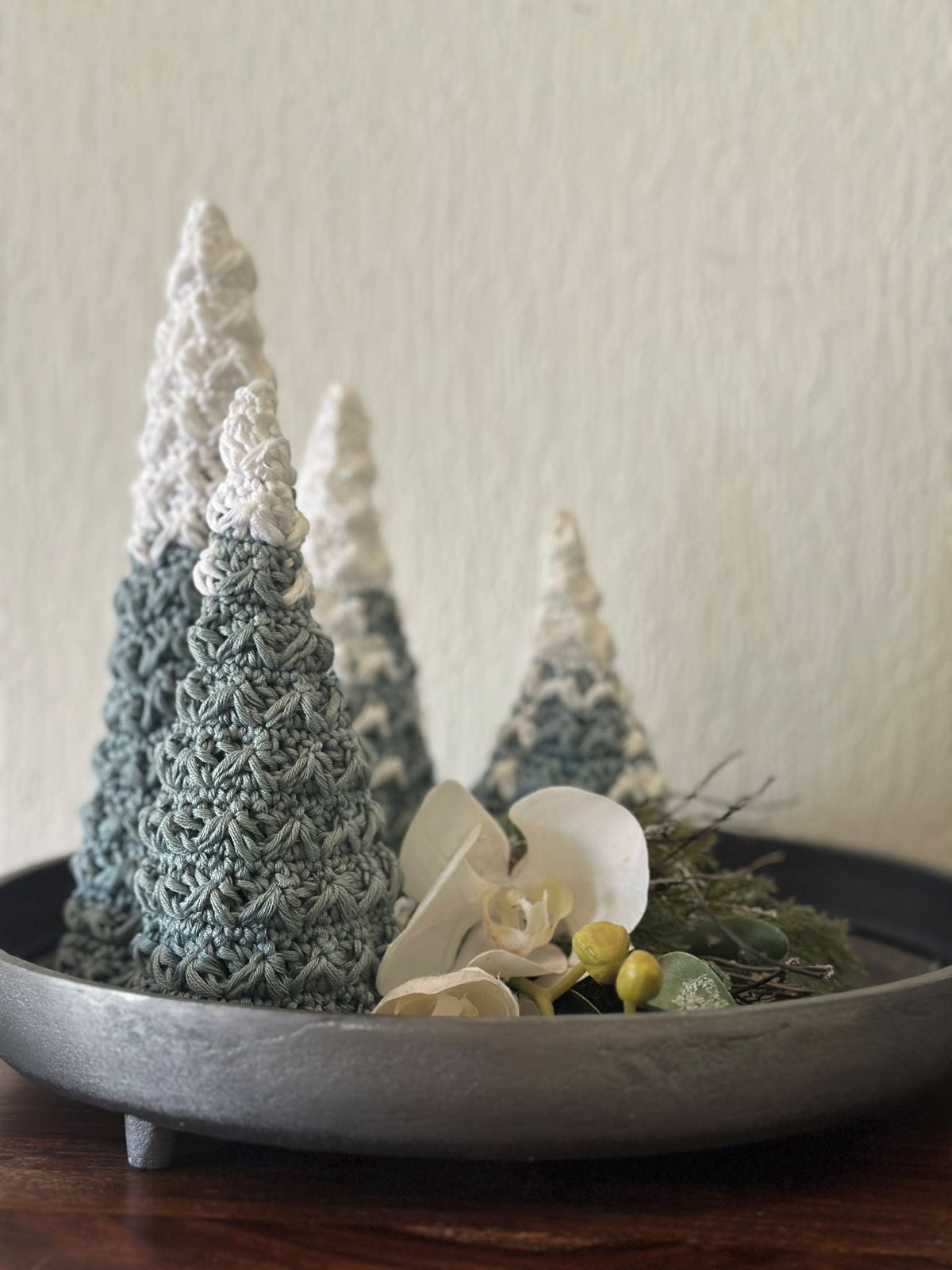 Juletrær med snø Heklerier