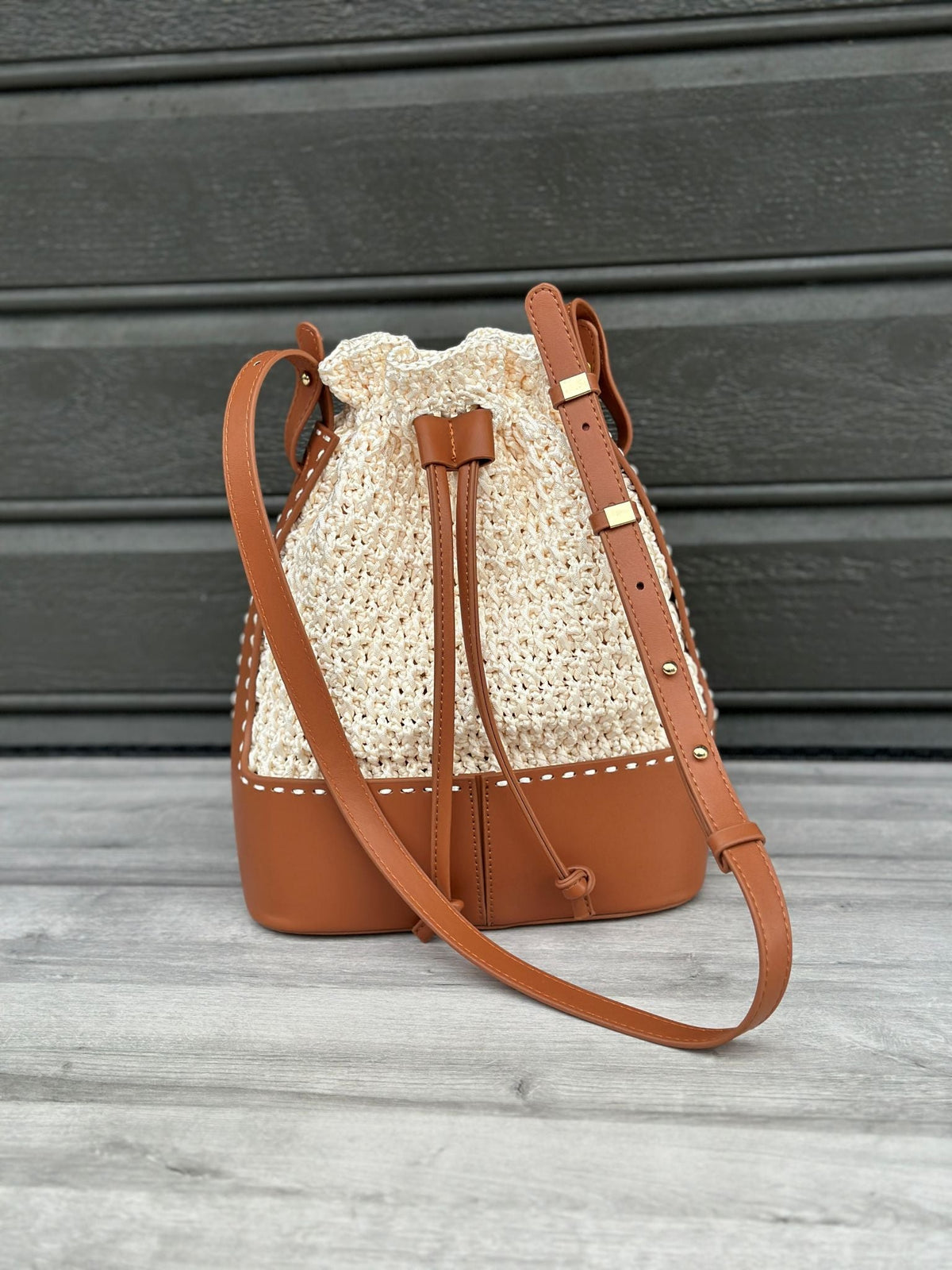 Kremfarget sekk Heklerier