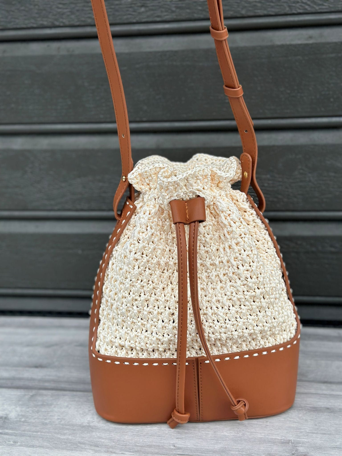 Kremfarget sekk Heklerier