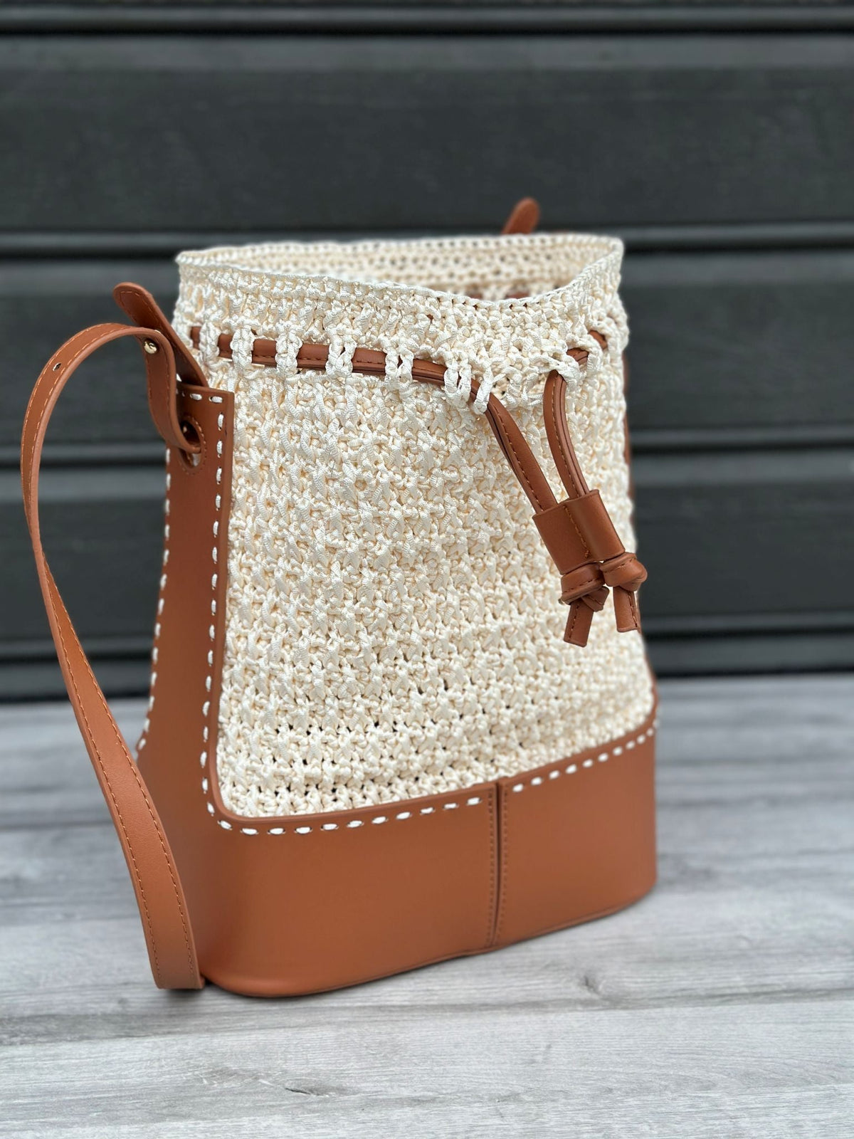 Kremfarget sekk Heklerier