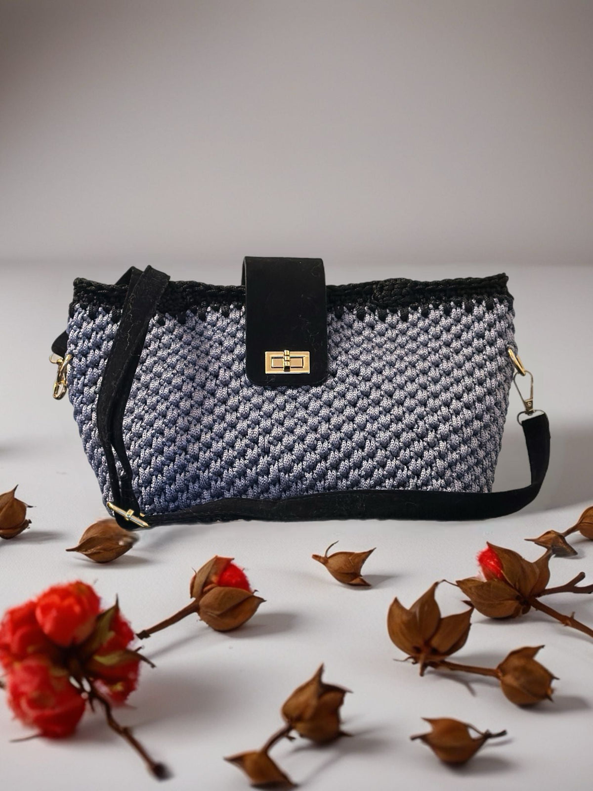 Silver Shadow – unik håndheklet veske Heklerier